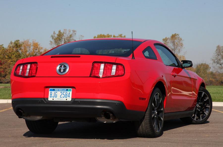  Ford Mustang V6 2012 года  (фото 19 из 133)